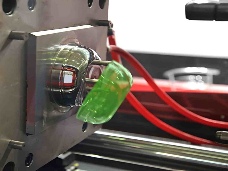 Injection Molding vs Vacuum Forming: Comparison Breakdown